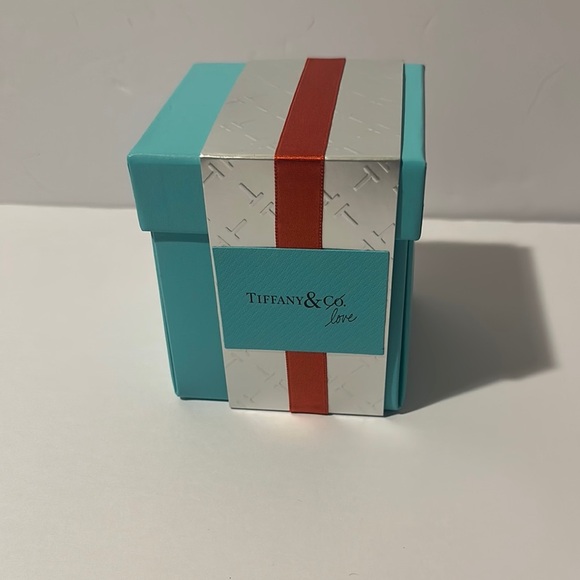 Tiffany & Co. Turquoise Box with Red Ribbon - Picture 1 of 8
